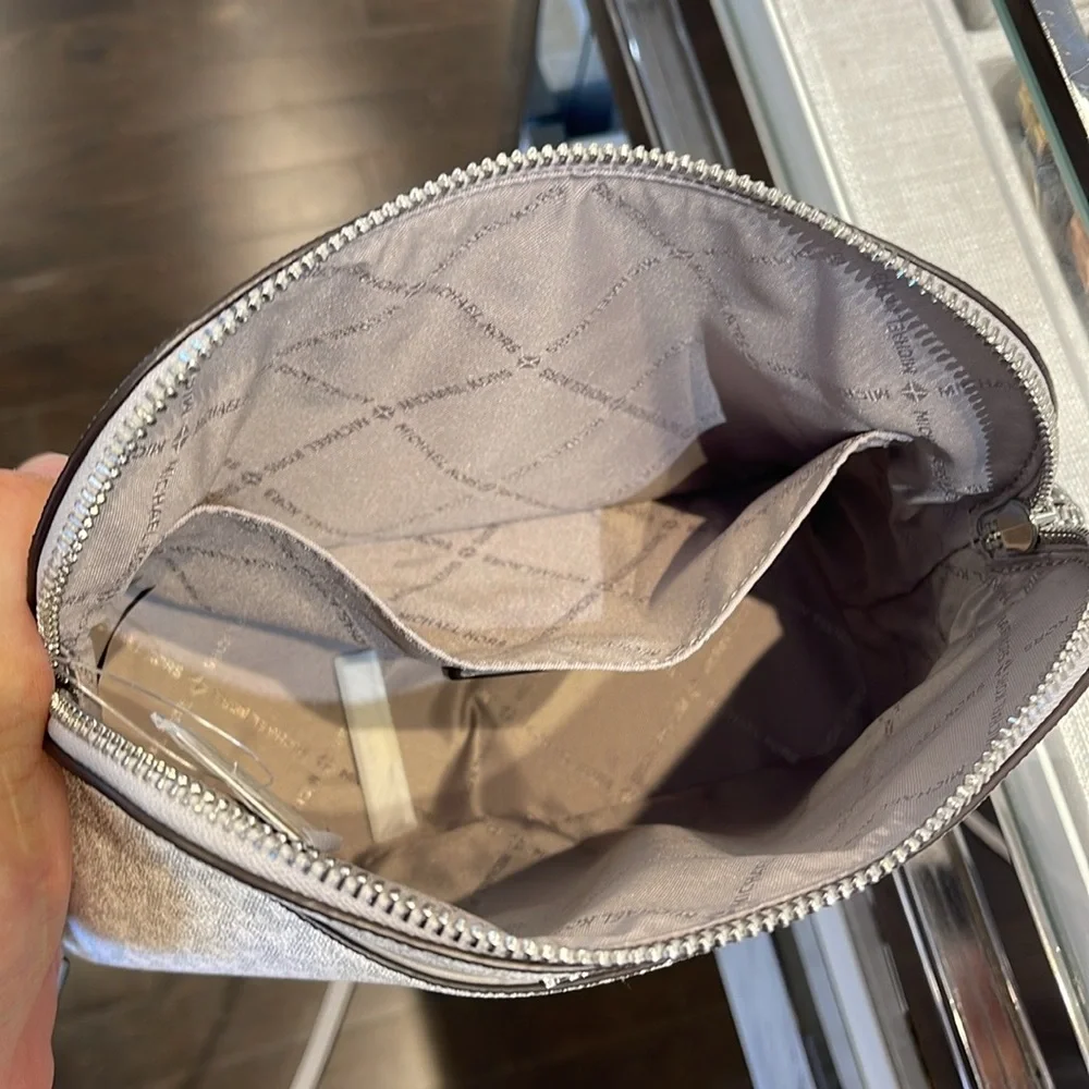 Michael Kors Jet Set Travel Medium Signature Logo Dome Crossbody Satchel Bag
NWT - Picture 5 of 16